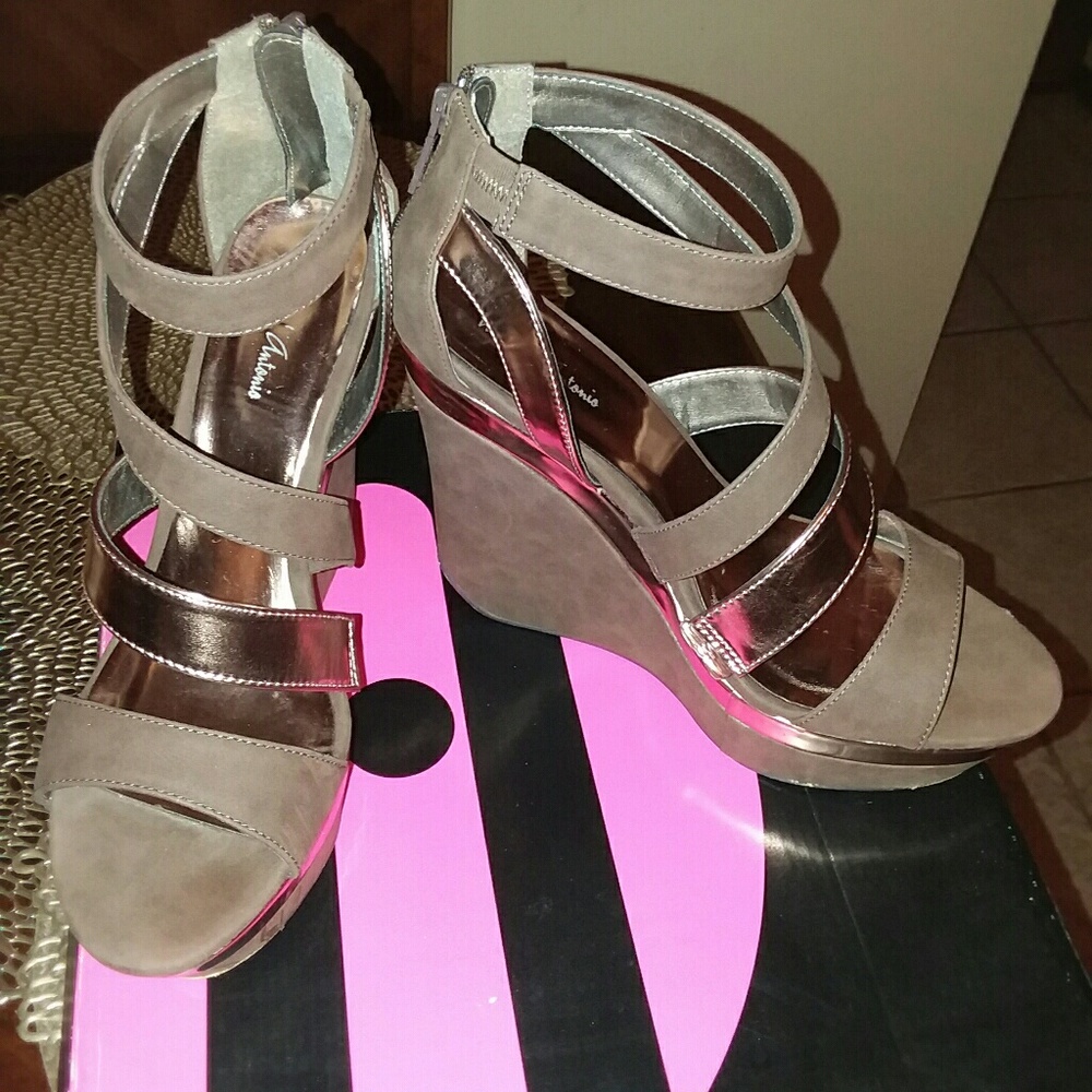 Wedge sandals
